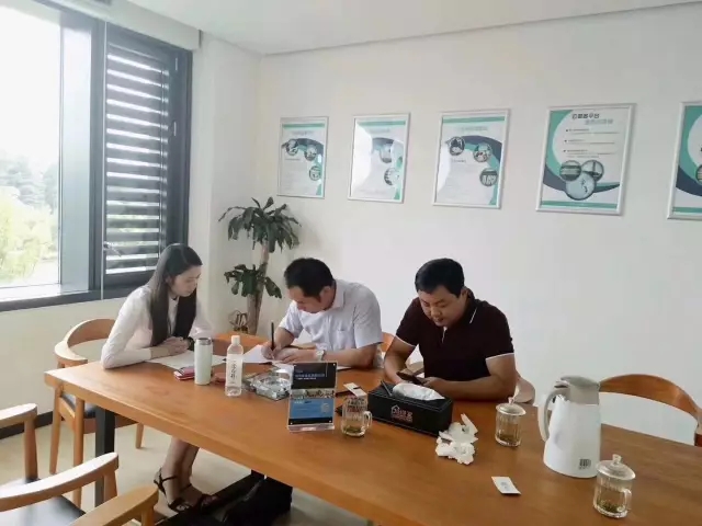 熱烈祝賀姜總、胡總簽約創綠家河南省市級代理！