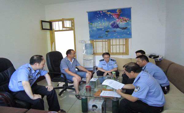 廚房水管破裂傳出刺鼻性氣味，原以為是鄰居家甲醛超標，沒想到是“絕命毒師”