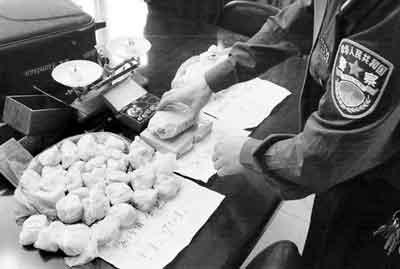 廚房水管破裂傳出刺鼻性氣味，原以為是鄰居家甲醛超標，沒想到是“絕命毒師”