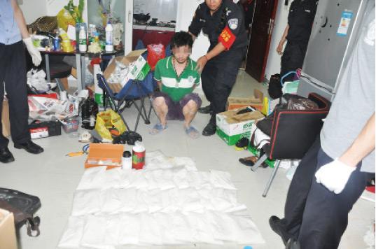 廚房水管破裂傳出刺鼻性氣味，原以為是鄰居家甲醛超標，沒想到是“絕命毒師”