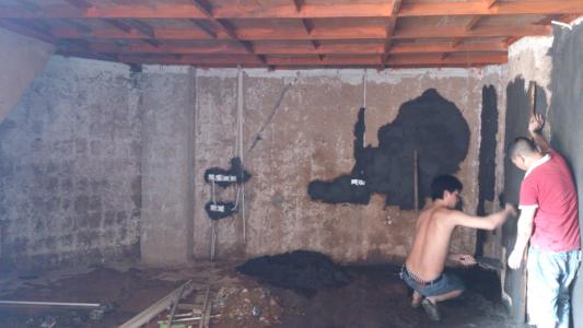 剛開(kāi)業(yè)四個(gè)月的小店關(guān)門(mén)歇業(yè)，原因有兩點(diǎn)：一是甲醛超標(biāo)了5倍多，二是老板娘因此流產(chǎn)了……