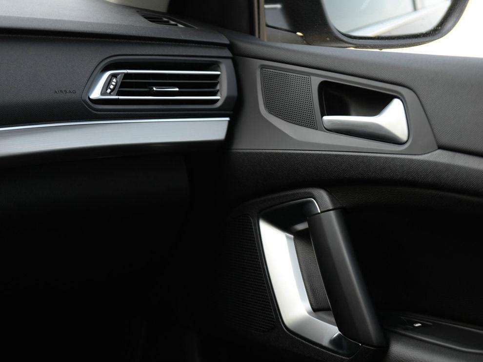 一輛汽車怎么能不受潮呢? 一輛汽車怎么能不受潮呢?