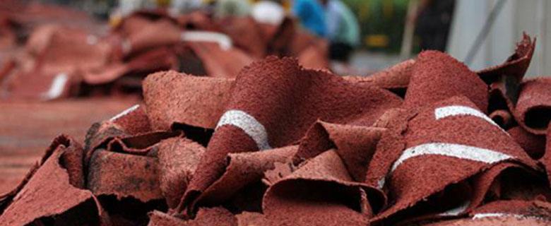 對(duì)“毒跑道”說(shuō)不，中小學(xué)塑膠跑道出強(qiáng)制新國(guó)標(biāo)：甲醛不得高于0.4mg