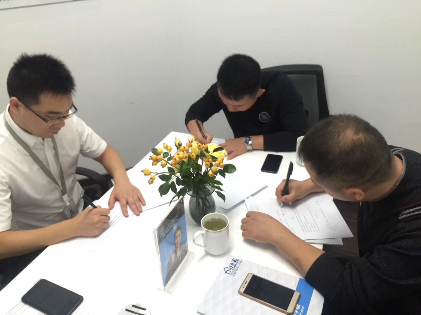 熱烈祝賀張總、程總兄弟簽約創綠家南京市區級代理！