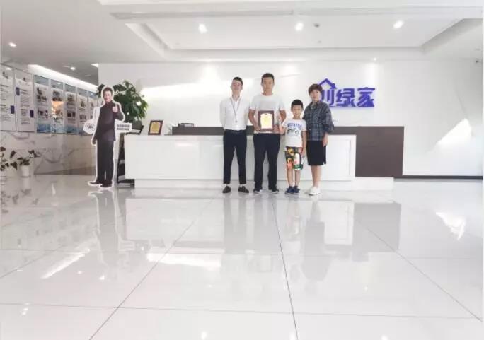 熱烈祝賀張總簽約創綠家山東省濟南市縣級代理！